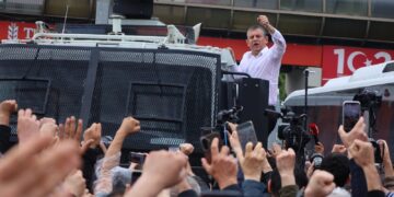Ozgur Ozel li dijî desteserkirina CHPê meşiya meclisê: Navenda me ya nû meclis e