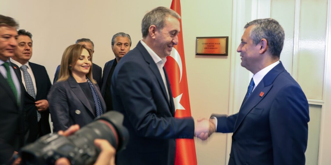 Tuncer Bakirhan û heyeta pê re serdana Ozgur Ozel kirin