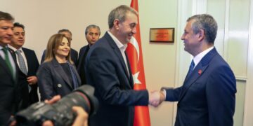 Tuncer Bakirhan û heyeta pê re serdana Ozgur Ozel kirin