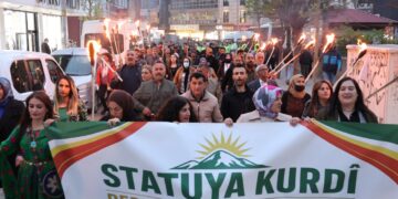 Bazîd ji bo Kurdî bi meşaleyan meşiya