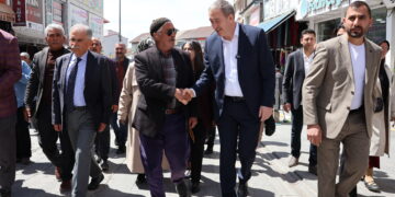 Bakirhan li Agiriyê serdana dikandaran kir