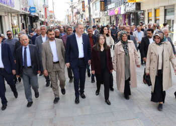 Bakirhan li Agiriyê serdana dikandaran kir