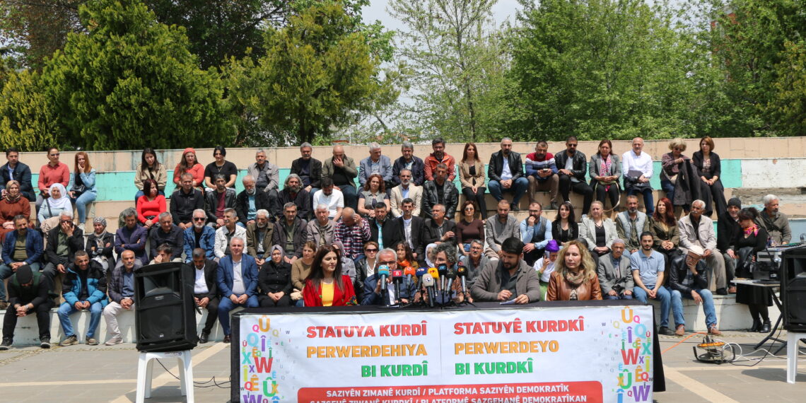 Deklarasyona 15ê Gulanê: Zimanê Kurdî çavkaniya hebûnê ye