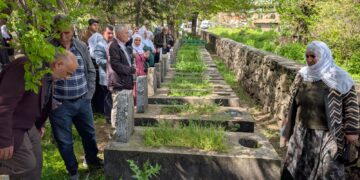 MEBYA-DERê serdana goristanan kir û cangorî bi bîr anîn