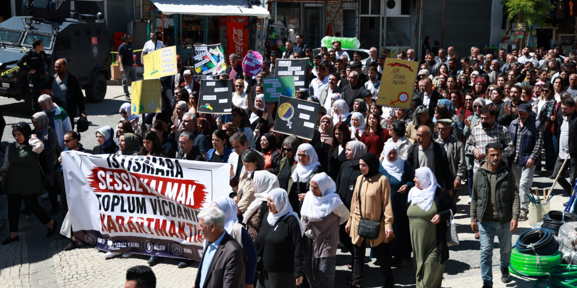 Li dijî êrişên zayendî meş: Faîl û kujeran neparêzin bila zarok bên parastin