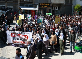 Li dijî êrişên zayendî meş: Faîl û kujeran neparêzin bila zarok bên parastin