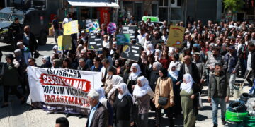 Li dijî êrişên zayendî meş: Faîl û kujeran neparêzin bila zarok bên parastin