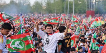 Bi sed hezaran serkeftina Amedsporê pîroz kir