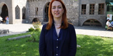‘Divê hişmendiya, jin li malê, mêr li derve bê şikandin’