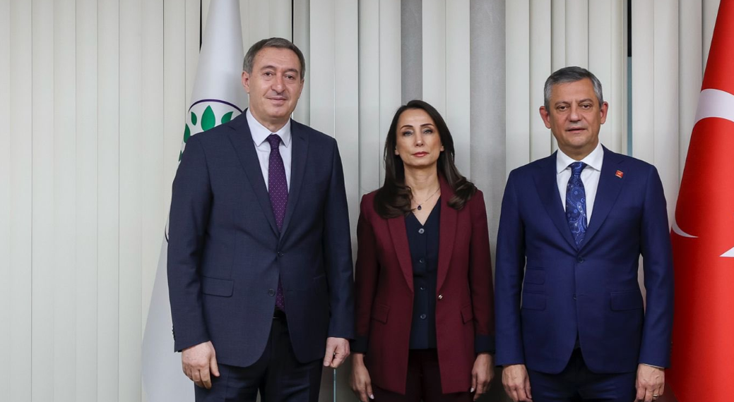 Hevserokên DEM Partiyê telefonî Ozgur Ozel kirin
