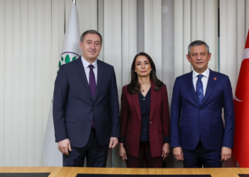 Hevserokên DEM Partiyê telefonî Ozgur Ozel kirin
