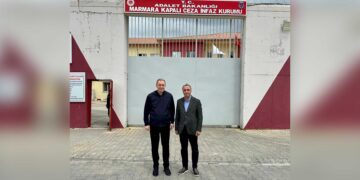 Tuncer Bakirhan serdana girtiyên siyasî kir