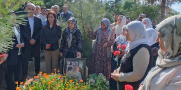 Mûstafa Mesût Tekîk li ser gora xwe hate bibîranîn