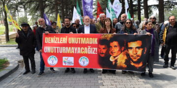 Gezmîş, Aslan û Înan li ser gorên xwe hatin bibîranîn