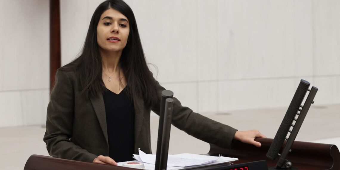 Bêrîtan Guneş daxwaza rakirina astengiyan û perwerdehiya bi Kurdî kir