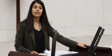 Bêrîtan Guneş daxwaza rakirina astengiyan û perwerdehiya bi Kurdî kir