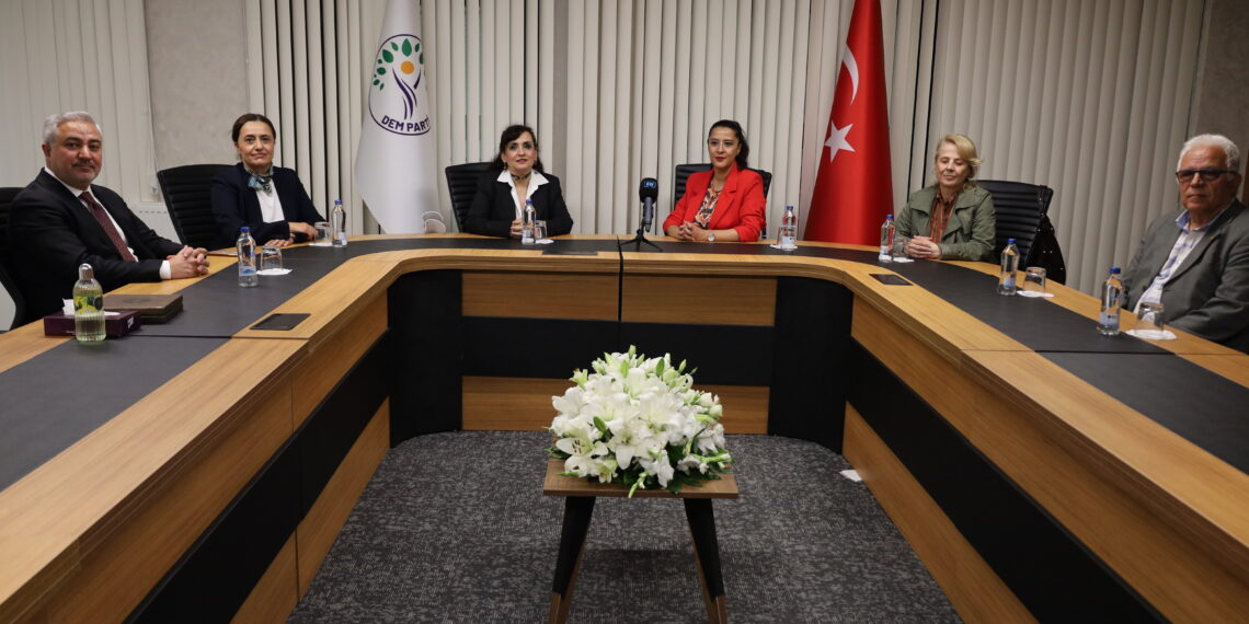 Serdanên cejnê yên partiyên siyasî: Divê statuya birêz Ocalan pêk were