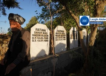 Komkujiyek bikeser: Tevî sebîyek 8 rojî malbatekê qetil kirin