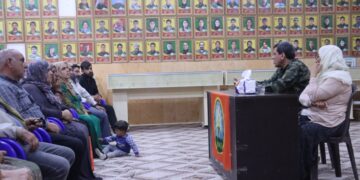 Mazlûm Ebdî bi dîlgirtiyên hatin berdan re civiya