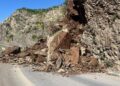 Kevirên ketine rêya Şemzînan û Rûbarokê girt