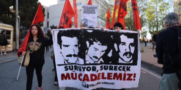 Ji bo Huseyîn Înan, Denîz Gezmîş û Yusuf Aslan meşiyan