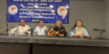 Ji bo Cejna Zimanê Kurdî panel û şahî li dar xistin