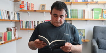Piştî rexneyên Ocalan pirtûka Kurdî nivîsand