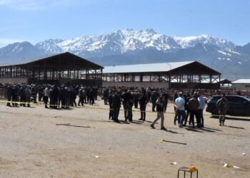 Wan de pêkewtiş: Kesêk merd 14 kesî zî birîndar bîyê