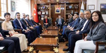 Waliyên Hewlêr û Dihokê serdana Şaredariya Amedê kirin