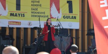 Hatîmogûllari li Wanê axivî: Tevî astengiyan jî ‘çemê aştiyê’ diherike