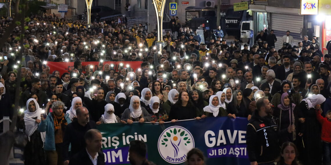 Gelê Wanê ji bo aştiyê meşiya: Gel li benda gavan e