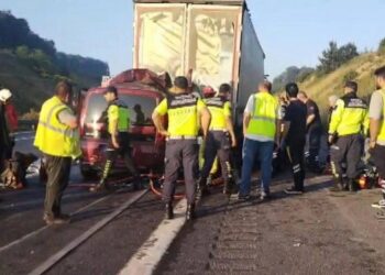 Stenbol de qezaya trafîkî: gedeyêk tede 3 kesî cuya xo ra bîyî