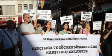 ‘Polîtîkayên koçberiyê ji perspektîfa mafên mirovan dûr dikevin’