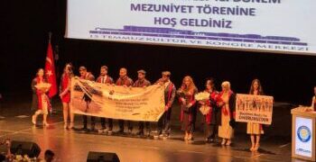 Wendekarê Unîversîteya Dîcle bi sloganê ‘Biciwîyo xoverdayîşê ciwanan’ mezun bîyî