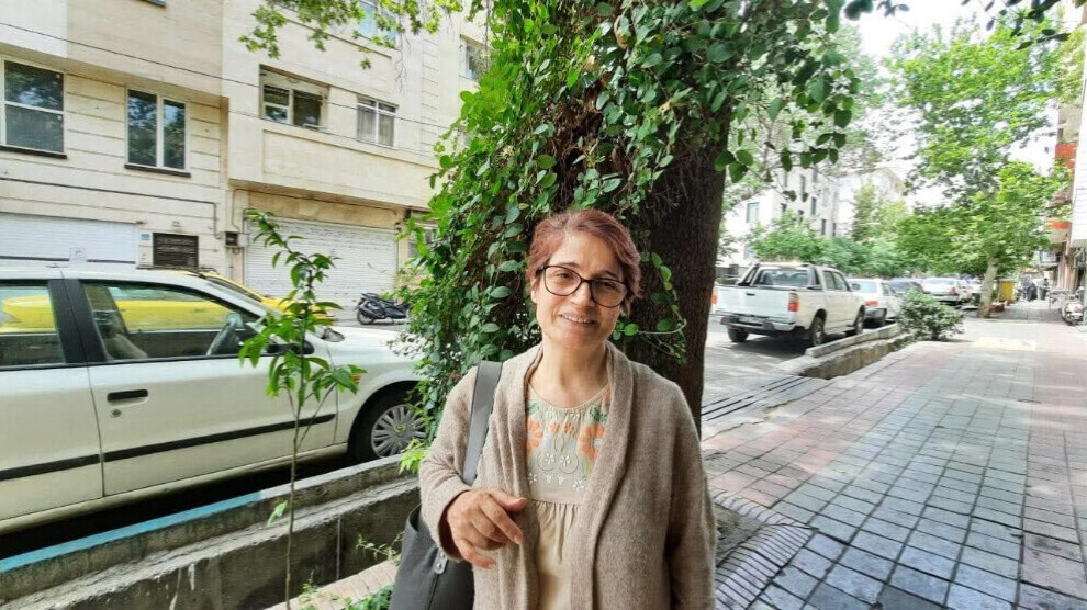 Nesrîn Sotoudeh îşkenceyên li girtîgehên Îranê vegot