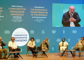 ‘Komara Demokratîk bi qasî avê pêdiviyeke bingehîn e’