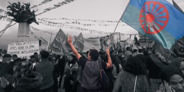 Dosye 1: Yên li derveyî komarê hatine hiştin  Bindestê bindestan li cîhanê bêwelat in: Komarê ji Romanan re çi kir?