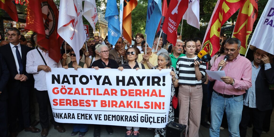Hêzên Demokrasiyê yên Enqereyê bertek nîşanî binçavkirinan da