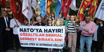 Hêzên Demokrasiyê yên Enqereyê bertek nîşanî binçavkirinan da