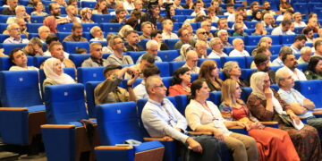 Konferansa Zimanê Kurdî bi niqaş û axaftinan didome