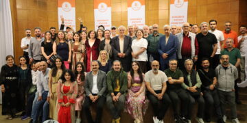 Komxebata Kurdî: Têkoşîna civaka demokratik bi statuya Kurdî ve giredayî ye
