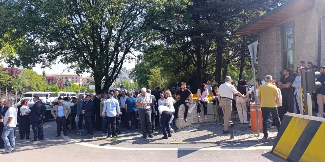 Li Meclîsê aloziya komcivîna CHPê