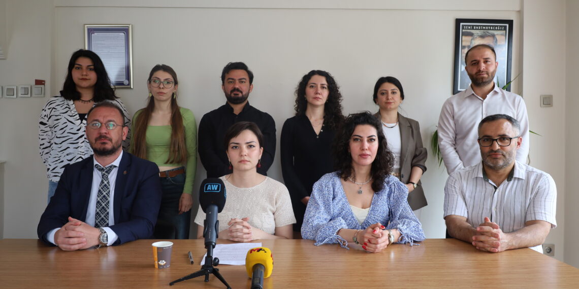 Xwendekarên Kurd rastî êrişa nîjadperest hatin: Dekan êrişkaran diparêze
