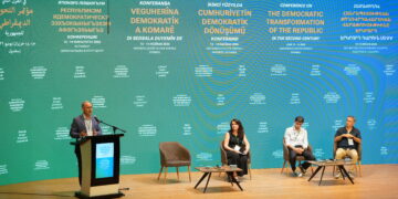 ‘Komara Demokratîk ji bilî parastina xwezayê ne pêkan e’
