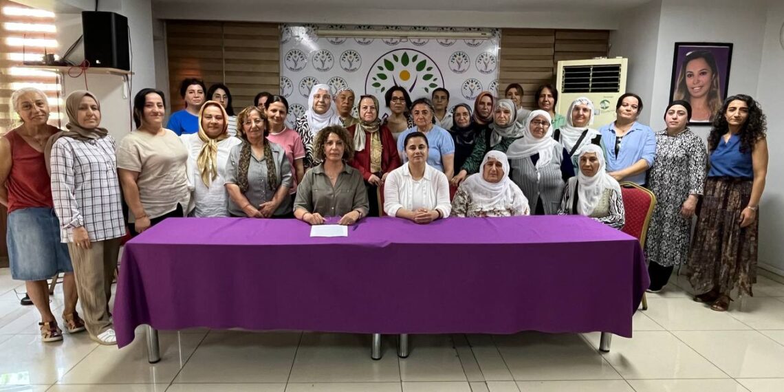 ‘Jinên Kurd ne amûra henekên hişmendiya mêrserwer in’