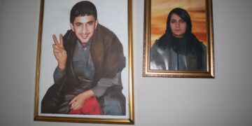 ‘Zarokên min ne aşiqê mirinê bûn, tenê aştî û azadî xwestin’