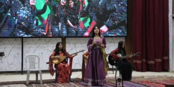 Li Kobanê konsera ji bo piştgiriya YPJê