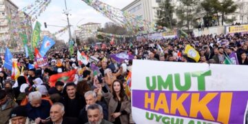 Saziyên Sivîl yên Amedê gel vexwendin ‘Mitînga Azadiyê’