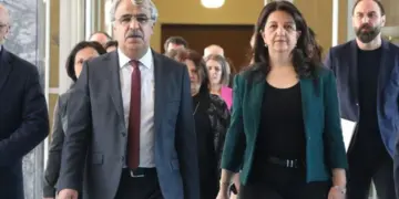 Heyetê Îmralîyî seba viraştişê qanûnan AKP’yî de pêvînayîşêk kerd