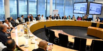 Kesê ke Qirkerdişê Sêwazî de cuya xo ra bîyê Meclîsê Federal ê Almanya de ameyî yadkerdene